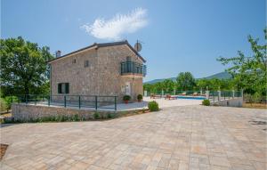 Το κτήριο όπου στεγάζεται  η παραθεριστική κατοικία