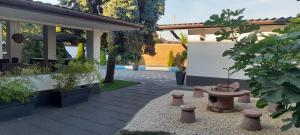 Κήπος έξω από το Koren Villa Akasztó