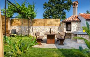 Vonkajšia záhrada v ubytovaní Stunning Home In Labin With Wifi + 29 fotografií