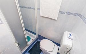 Kúpeľňa v ubytovaní 2 Bedroom Beautiful Home In Rijeka