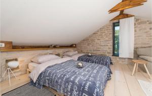Łóżko lub łóżka w pokoju w obiekcie Two-Bedroom Holiday Home In Pridraga
