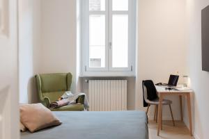 TV a/nebo společenská místnost v ubytování Gioberti's Apartment - 100 sqm - 2 Bedrooms and Free Private Parking in the Center