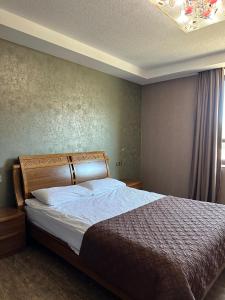 Postel nebo postele na pokoji v ubytování Hotel in Bakuriani