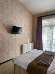Katil atau katil-katil dalam bilik di Hotel in Bakuriani
