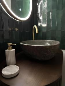 a bathroom with a large stone sink and a mirror at Sainte Croix T2 Style Haussmannien Lumineux, Proche Centre Ville - Linge & Ménage Inclus in Rouen +18 photos