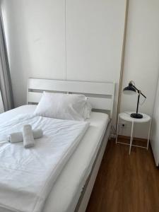 Una cama o camas en una habitación de Amazing sunny flat with a big terrace 12 fotos más