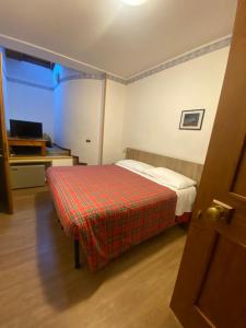 Postel nebo postele na pokoji v ubytování Hotel International
