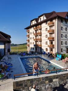 Πισίνα στο ή κοντά στο Zlatibor Hills Apartments Wellnes & Spa