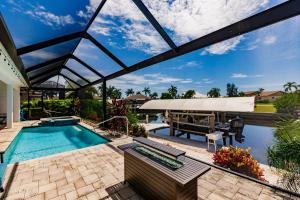 Πισίνα στο ή κοντά στο 3BR Scenic Home in Marco l Pool l Hot Tub