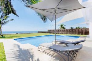 Πισίνα στο ή κοντά στο Monterrico Casa La Gracia #2