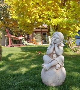 Κήπος έξω από το Casa Narciselor