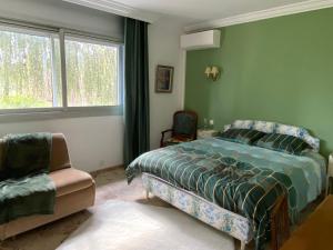 Postel nebo postele na pokoji v ubytování Villa Montplaisir 180m2, jacuzzi, parc de 20000m2