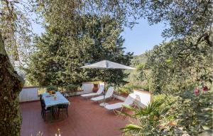 A garden outside 3 Bedroom Stunning Home In Uzzano Pt