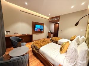 Televisyen dan/atau pusat hiburan di The Olive Hotel Srinagar