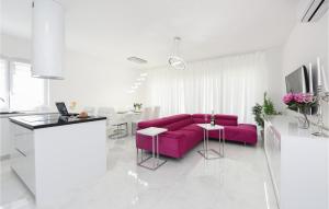 TV a/nebo společenská místnost v ubytování Nice Home In Zadar With Sauna