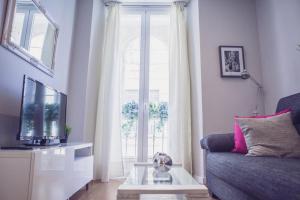 Televízia a/alebo spoločenská miestnosť v ubytovaní Livemálaga Thyssen