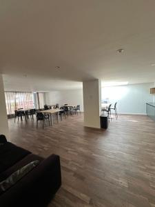 an empty room with tables and chairs in it at Departamento amoblado con amenities 106 INVERHOME INMOBILIARIA in Cordoba