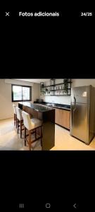 Dapur atau dapur kecil di Stúdio 850m do shopping Palladium