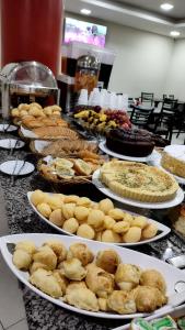Comida en o cerca de este hotel