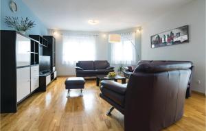 Posedenie v ubytovaní Two-Bedroom Holiday Home In Krusevo