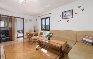 Χώρος καθιστικού στο 1 Bedroom Nice Apartment In Jablanac