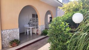 Foto dalla galleria di Villa Aragosta 2 camere 2 bagni 1 cucina e giardino a Torre Colimena