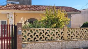 Foto dalla galleria di Villa Aragosta 2 camere 2 bagni 1 cucina e giardino a Torre Colimena