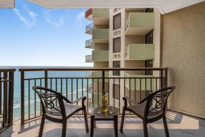 Wake Up to the Waves! Oceanview, Dogs Ok! 1638的阳台或露台