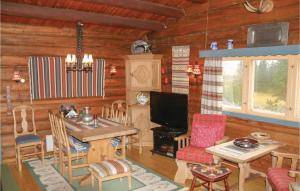 พื้นที่นั่งเล่นของ Three-Bedroom Holiday Home In Sjusjoen