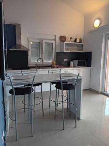 Кухня или мини-кухня в Apartmani Zoran
