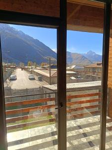 Vista general d'una muntanya o vistes d'una muntanya des de l'hostal o pensió
