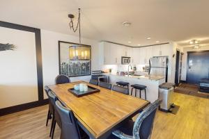 Η κουζίνα ή μικρή κουζίνα στο Serene View Lodge at The Raven