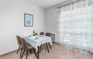 Fotografia z galérie ubytovania 2 Bedroom Lovely Apartment In Jadranovo v destinácii Jadranovo