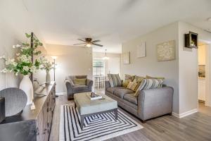 Foto sihtkohas Hinesville asuva majutusasutuse Patio for Al Fresco Dining Home in Hinesville! galeriist