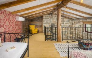 Zdjęcie z galerii obiektu Stunning Home In Golubici With Jacuzzi w mieście Bencani