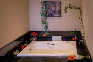 Um banheiro em Complexo Eco Cataratas Resort by SJ