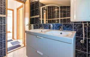 Ein Badezimmer in der Unterkunft Nice Home In Cista Velika With Wifi