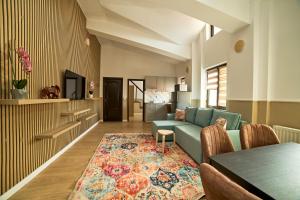 Χώρος καθιστικού στο Dona Premier Suites