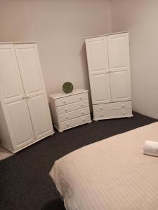Ένα ή περισσότερα κρεβάτια σε δωμάτιο στο Central apartament