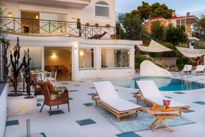 a villa with a swimming pool and a house at Villa MyHeart in Massa Lubrense