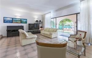 a living room with two chairs and a television at Stunning Home In Umag in Umag