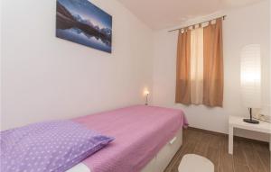 Łóżko lub łóżka w pokoju w obiekcie Holiday Home Bibinjskih Mlikaric Bb Iv