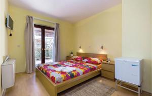 Ein Bett oder Betten in einem Zimmer der Unterkunft Gorgeous Home In Jadranovo With Kitchen