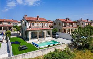 Bazén v ubytování Villa Olivia Cabrunici nebo v jeho okolí
