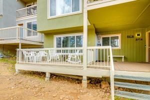 Balkon oz. terasa v nastanitvi Walk to Giant Steps Multi-Level Brian Head Condo!
