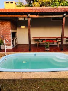 a swimming pool in the yard of a house at Hermosa casa, completa y con caràcter premium in Concordia