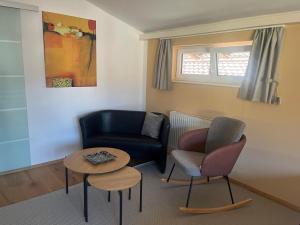 A seating area at Rosenberger II