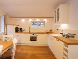 A kitchen or kitchenette at Rosenberger II