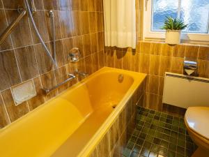 A bathroom at Rosenberger II