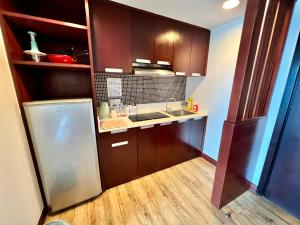 Η κουζίνα ή μικρή κουζίνα στο Faina Homestay SCSP Ming Resident